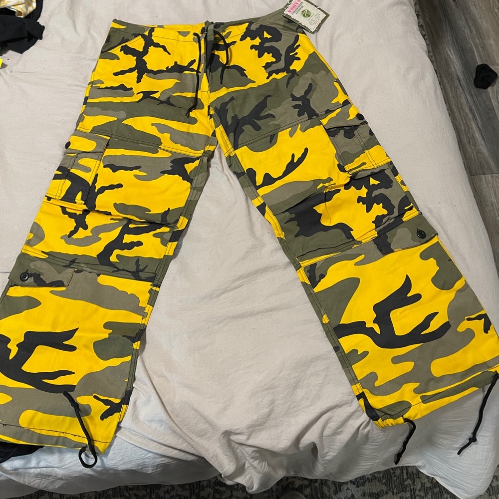 camo cargo pants